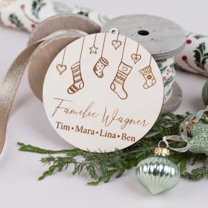 Personalisierte Holzanhänger mit  Familiennamen 