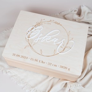 Personalisierte Holzkiste mit Acryl Namen , Erinnerungskiste Baby 
