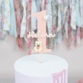Cake Topper erster Geburtstag mit pfirsichfarbener Zahl 1, süßem Bären und Blume – perfekte Tortendeko für den 1. Geburtstag