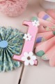 Zarter Kuchenstecker für Mädchen mit Blumen als Tortendeko